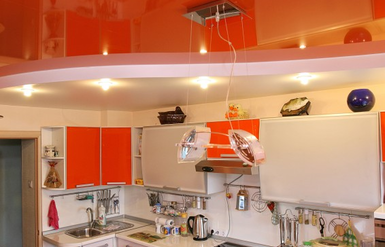 Натяжные потолки на кухне