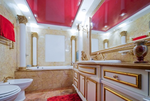 Натяжные потолки в ванной комнате